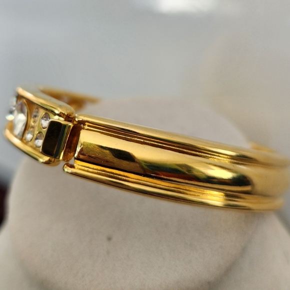 Vintage Nolan Miller Crystal Gold Tone Bangle Bracelet 7.5" - Picture 2 of 4